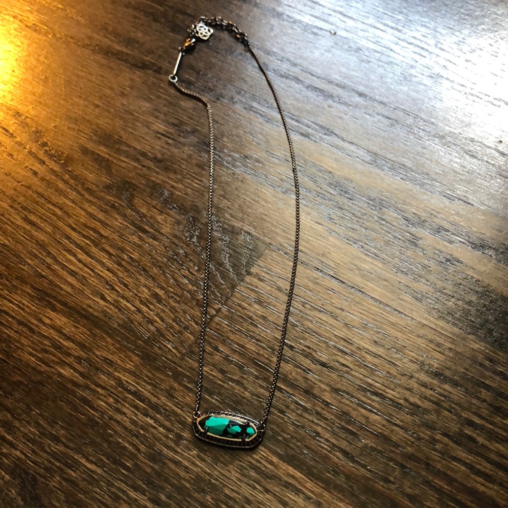 Kendra Scott necklace